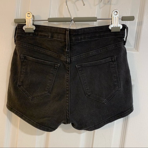 H&M Black High Rise Shorts - Picture 2 of 2